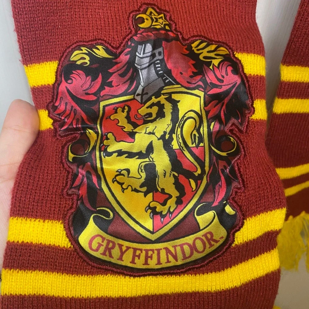 Harry Potter Gryffindor Scarf Burgundy Gold‎ Striped Knit House Crest Tassel